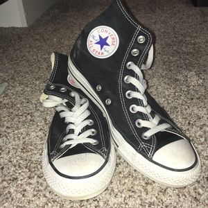 Black high top converse!!
